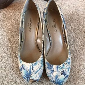 Blue Flower 2.5” Liz Claiborne flex Heel